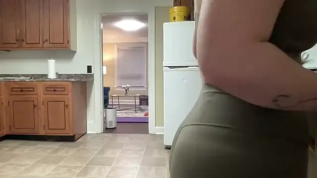 Snapshot of sexylilly69 chatting on February 13, 3:18 am sexylilly69 online show from February 13, 3:18 am