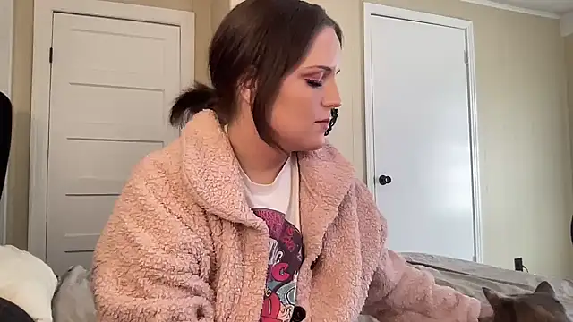 Snapshot of sexylilly69 chatting on February 14, 9:32 pm sexylilly69 online show from February 14, 9:32 pm