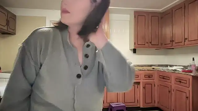 Snapshot of sexylilly69 chatting on February 15, 10:42 pm sexylilly69 online show from February 15, 10:42 pm