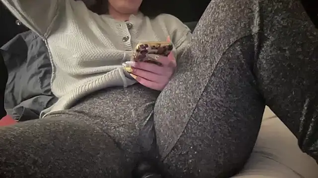 Snapshot of sexylilly69 chatting on February 16, 1:47 am sexylilly69 online show from February 16, 1:47 am