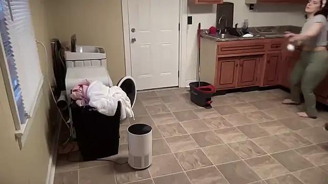 Snapshot of sexylilly69 chatting on February 18, 11:08 pm sexylilly69 online show from February 18, 11:08 pm