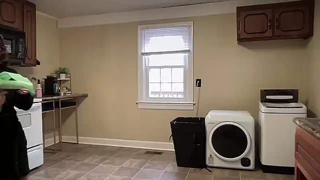 Snapshot of sexylilly69 chatting on February 24, 10:14 pm sexylilly69 online show from February 24, 10:14 pm