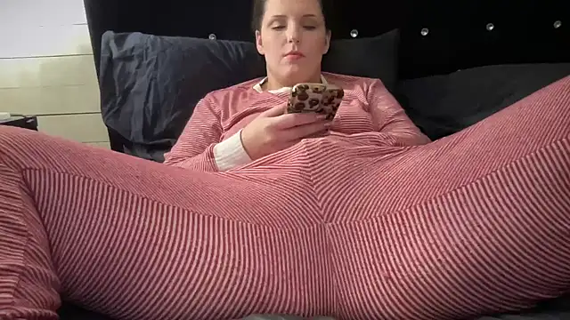 Snapshot of sexylilly69 chatting on February 28, 5:48 am sexylilly69 online show from February 28, 5:48 am