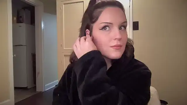 Snapshot of sexylilly69 chatting on March 4, 3:33 am sexylilly69 online show from March 4, 3:33 am