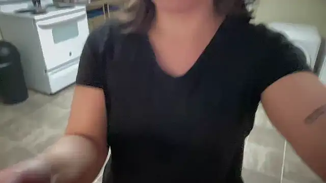 Snapshot of sexylilly69 chatting on March 4, 10:38 pm sexylilly69 online show from March 4, 10:38 pm