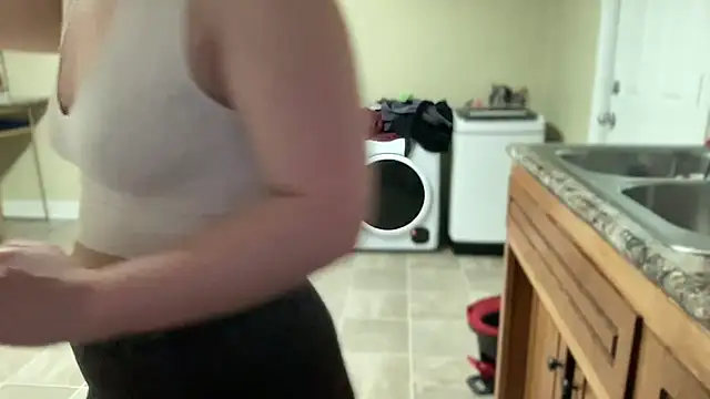 Snapshot of sexylilly69 chatting on March 19, 1:10 am sexylilly69 online show from March 19, 1:10 am