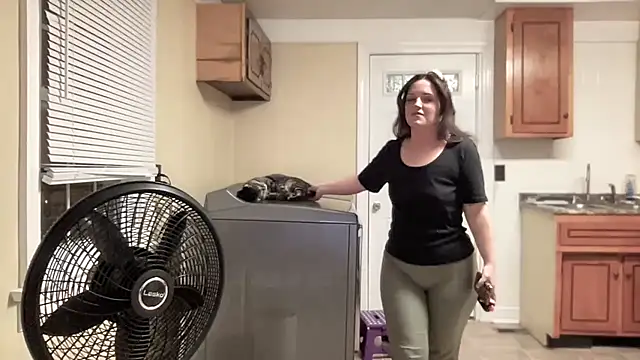 Snapshot of sexylilly69 chatting on September 21, 12:56 am sexylilly69 online show from September 21, 12:56 am