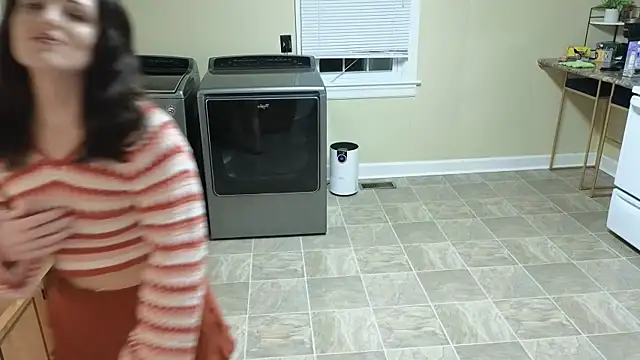 Snapshot of sexylilly69 chatting on October 27, 11:41 pm sexylilly69 online show from October 27, 11:41 pm