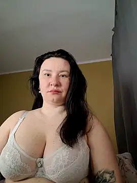 AlexaLexie online show from April 22, 7:11 am