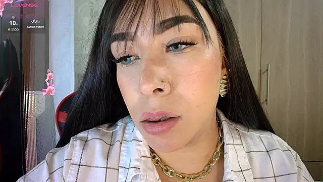leahtemptation3 online show from May 15, 11:34 pm
