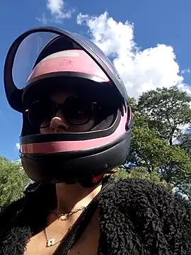 Snapshot of Irresistible24 chatting on November 18, 6:56 pm Irresistible24 online show from November 18, 6:56 pm