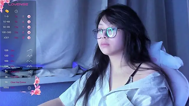 Snapshot of maydaykimmy chatting on December 14, 9:35 pm maydaykimmy online show from December 14, 9:35 pm