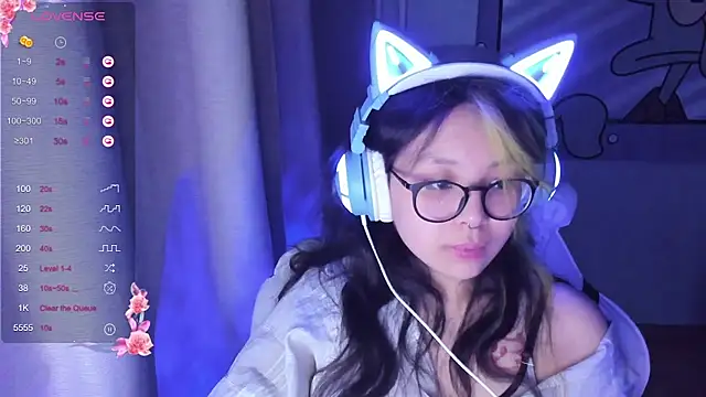 Snapshot of maydaykimmy chatting on February 2, 12:19 am maydaykimmy online show from February 2, 12:19 am