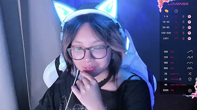 Snapshot of maydaykimmy chatting on October 4, 9:57 pm maydaykimmy online show from October 4, 9:57 pm