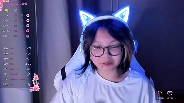 Snapshot of maydaykimmy chatting on October 27, 2:37 am maydaykimmy online show from October 27, 2:37 am