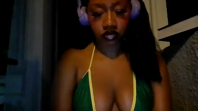 Snapshot of goddessdaisysky chatting on July 22, 5:43 am goddessdaisysky online show from July 22, 5:43 am
