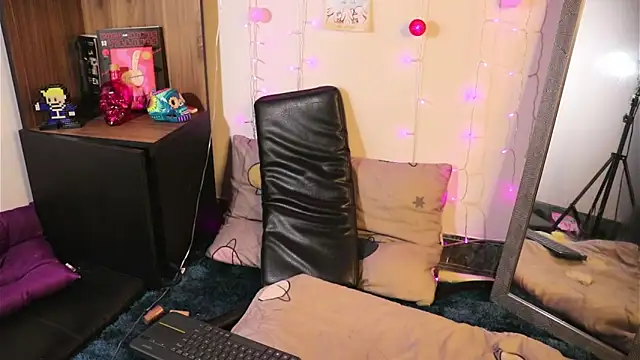  lucy white  online show from January 22, 3:41 am