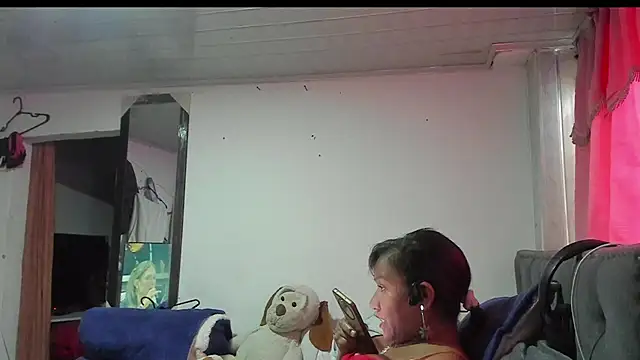 Snapshot of Laflaka22 chatting on June 24, 6:51 pm Laflaka22 online show from June 24, 6:51 pm
