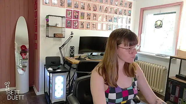 Snapshot of BettDuett chatting on July 7, 12:31 pm BettDuett online show from July 7, 12:31 pm