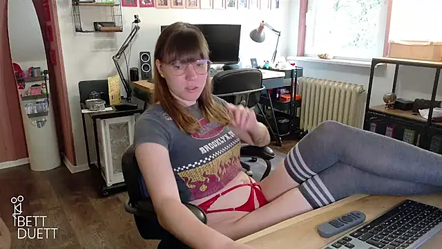 Snapshot of BettDuett chatting on August 7, 10:17 am BettDuett online show from August 7, 10:17 am