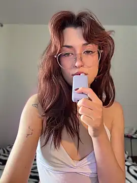 Snapshot of Evangeline_Lawrence_ chatting on June 2, 11:23 am Evangeline Lawrence online show from June 2, 11:23 am