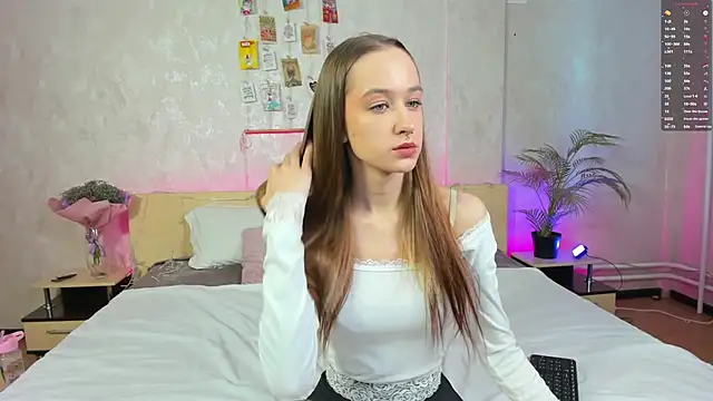 Snapshot of Sweett_Monica chatting on February 8, 7:59 am Sweett Monica online show from February 8, 7:59 am