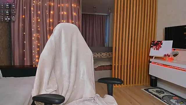 Snapshot of Sweett_Monica chatting on March 20, 12:53 pm Sweett Monica online show from March 20, 12:53 pm