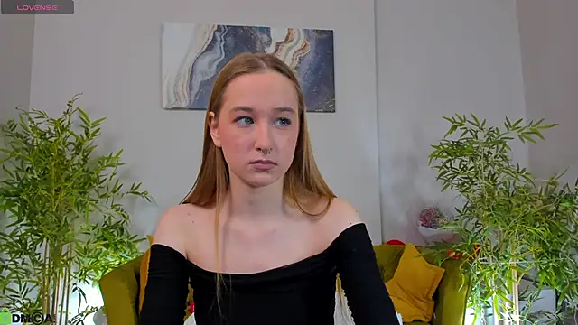 Sweett Monica online show from February 18, 1:45 am