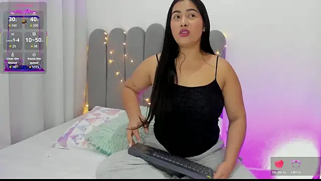 Snapshot of andrea_osorio_ chatting on October 22, 1:33 pm andrea osorio online show from October 22, 1:33 pm