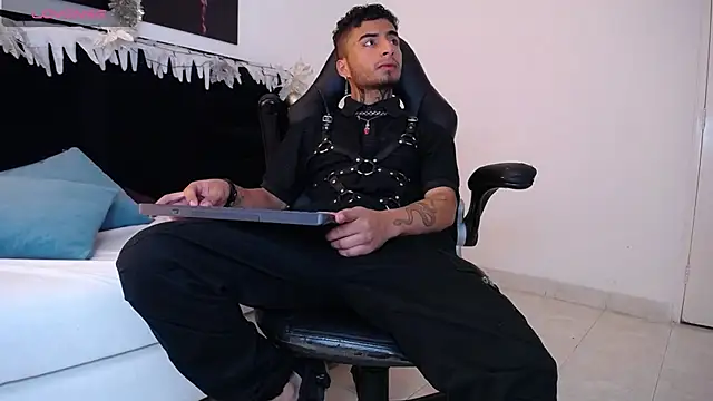 Snapshot of JuanCamiilo_66 chatting on December 29, 5:21 am JuanCamiilo 66 online show from December 29, 5:21 am