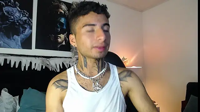 Snapshot of JuanCamiilo_66 chatting on January 4, 2:03 am JuanCamiilo 66 online show from January 4, 2:03 am