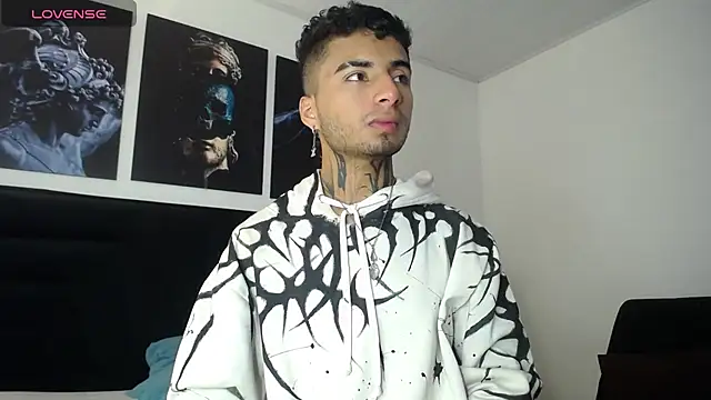 Snapshot of JuanCamiilo_66 chatting on January 10, 2:14 am JuanCamiilo 66 online show from January 10, 2:14 am