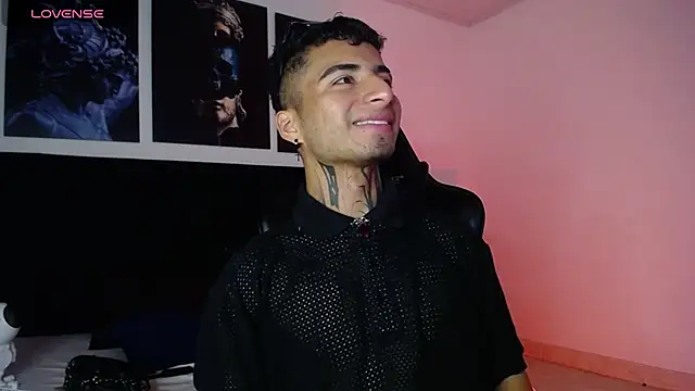 Snapshot of JuanCamiilo_66 chatting on January 28, 2:32 am JuanCamiilo 66 online show from January 28, 2:32 am