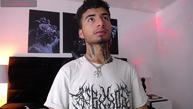 Snapshot of JuanCamiilo_66 chatting on February 7, 2:15 pm JuanCamiilo 66 online show from February 7, 2:15 pm