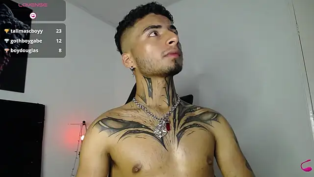 Snapshot of JuanCamiilo_66 chatting on February 9, 8:11 am JuanCamiilo 66 online show from February 9, 8:11 am