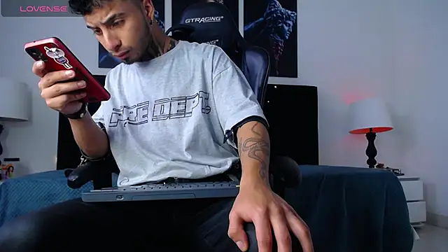 Snapshot of JuanCamiilo_66 chatting on February 12, 6:51 pm JuanCamiilo 66 online show from February 12, 6:51 pm