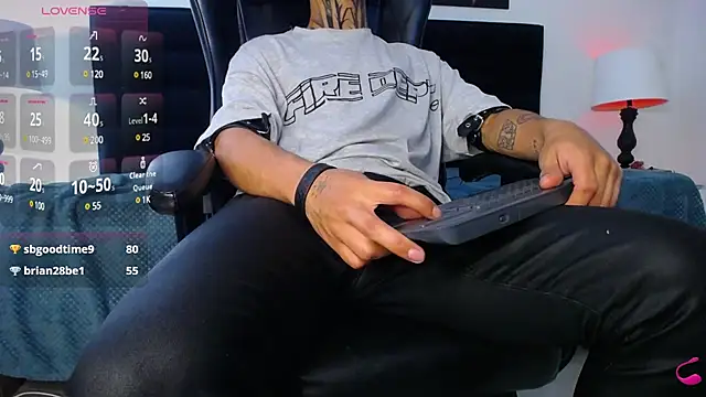 Snapshot of JuanCamiilo_66 chatting on February 12, 9:54 pm JuanCamiilo 66 online show from February 12, 9:54 pm