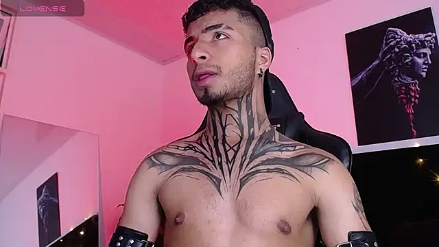 Snapshot of JuanCamiilo_66 chatting on February 14, 3:22 am JuanCamiilo 66 online show from February 14, 3:22 am