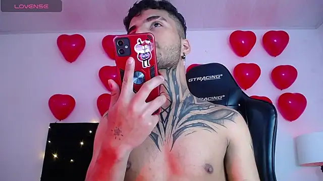 Snapshot of JuanCamiilo_66 chatting on February 14, 8:15 pm JuanCamiilo 66 online show from February 14, 8:15 pm