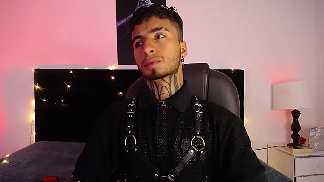 Snapshot of JuanCamiilo_66 chatting on February 16, 6:21 am JuanCamiilo 66 online show from February 16, 6:21 am