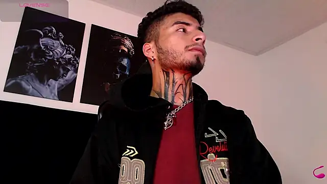 Snapshot of JuanCamiilo_66 chatting on February 23, 7:38 pm JuanCamiilo 66 online show from February 23, 7:38 pm