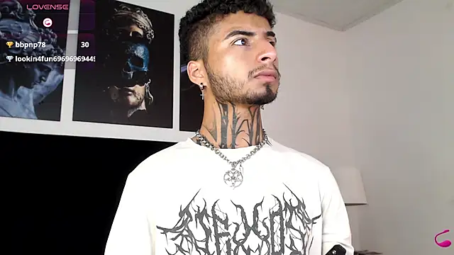 Snapshot of JuanCamiilo_66 chatting on February 23, 10:42 pm JuanCamiilo 66 online show from February 23, 10:42 pm