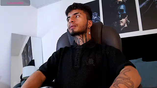 Snapshot of JuanCamiilo_66 chatting on February 26, 3:21 am JuanCamiilo 66 online show from February 26, 3:21 am