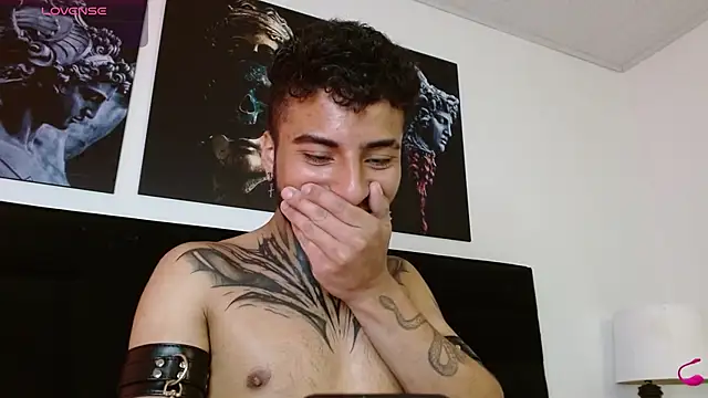 Snapshot of JuanCamiilo_66 chatting on February 27, 2:10 am JuanCamiilo 66 online show from February 27, 2:10 am