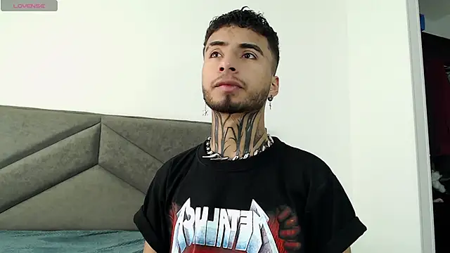 Snapshot of JuanCamiilo_66 chatting on March 2, 5:47 pm JuanCamiilo 66 online show from March 2, 5:47 pm