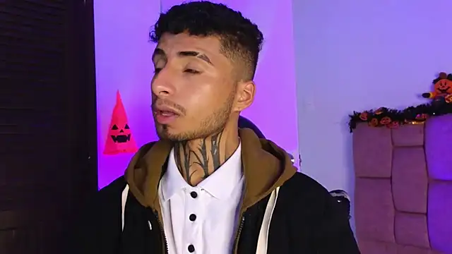 Snapshot of JuanCamiilo_66 chatting on October 28, 2:48 am JuanCamiilo 66 online show from October 28, 2:48 am