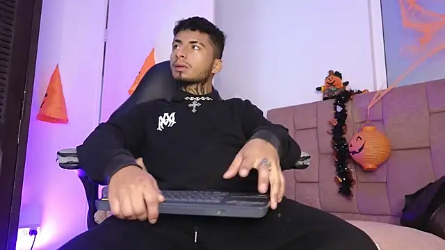 Snapshot of JuanCamiilo_66 chatting on November 5, 2:55 am JuanCamiilo 66 online show from November 5, 2:55 am