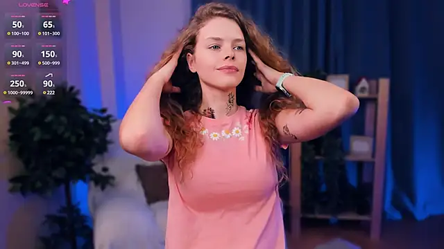 Snapshot of RayaNenlia chatting on January 17, 8:13 am RayaNenlia online show from January 17, 8:13 am