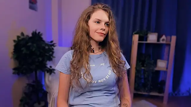 Snapshot of RayaNenlia chatting on February 2, 11:30 am RayaNenlia online show from February 2, 11:30 am