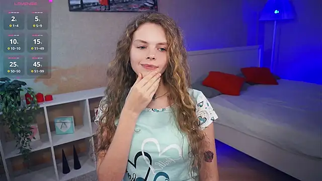 Snapshot of RayaNenlia chatting on February 10, 11:15 am RayaNenlia online show from February 10, 11:15 am